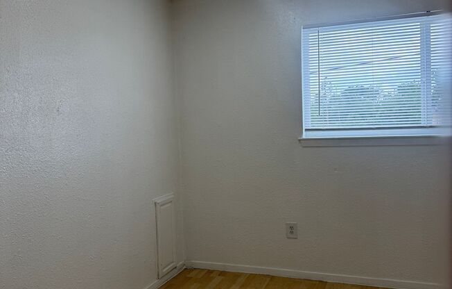 2 beds, 1 bath, 715 sqft, $1,340
