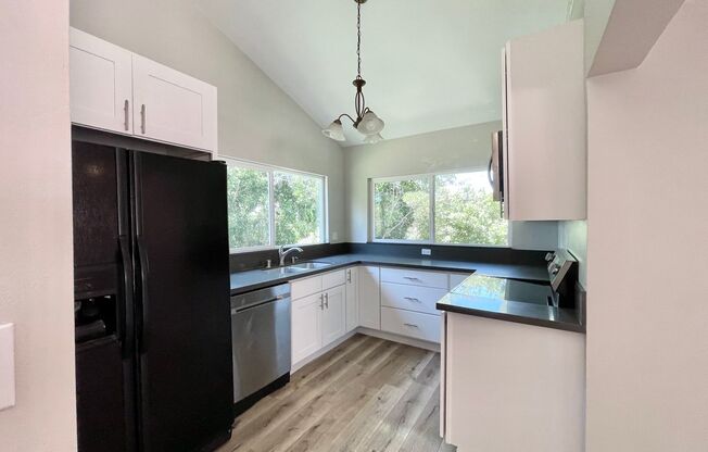 2 Bedroom 1 Bath Room Fully Updated Single Unit w/ All Appliances & Laundry
