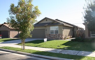 7008 Englefield Drive - S Bakersfield - Nice Home! 3Bed+2 Bath $2,200 Rent + $2,200 Deposit