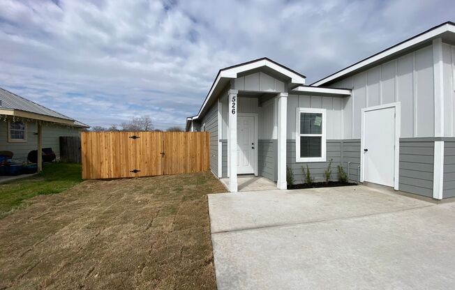 528 E Baxter