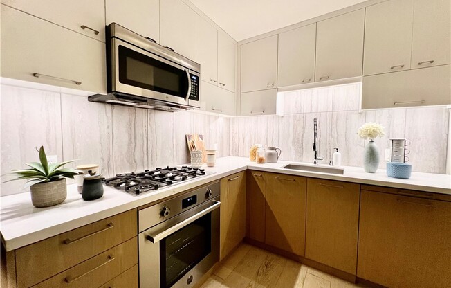 1 bed, 1 bath, 711 sqft, $3,200, Unit 2411