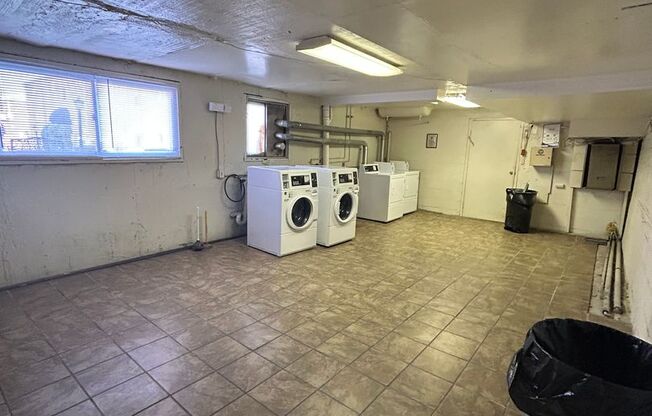 1 bed, 1 bath, 550 sqft, $1,250, Unit A04