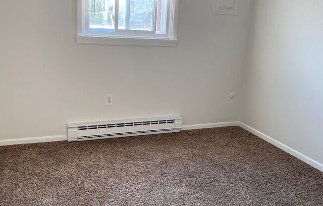 2 beds, 1 bath, $1,625, Unit F06