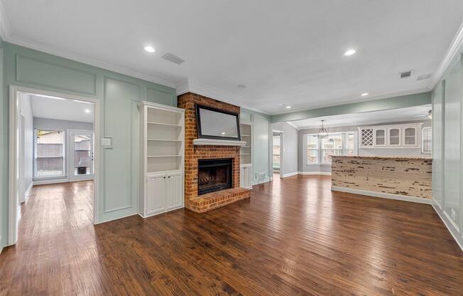 4636 VERSAILLES LN