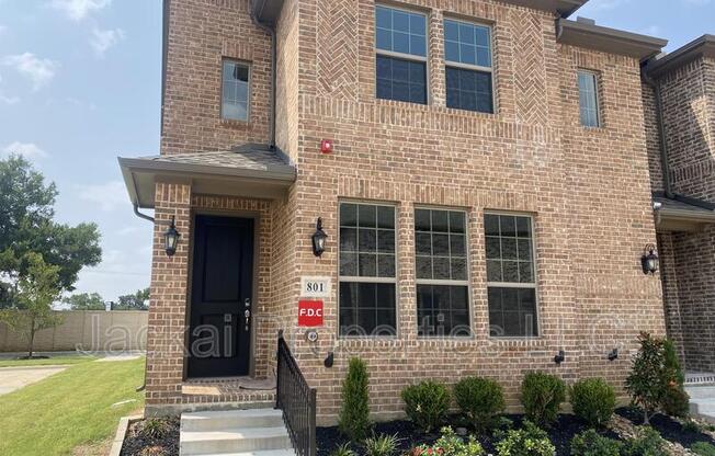801 Ponds Edge Lane