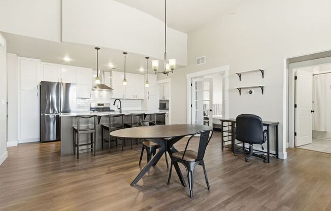 3 beds, 2 baths, $1,995, Unit APARTMENT 307