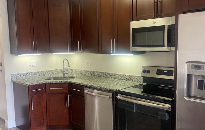 2 beds, 1.5 baths, 881 sqft, $2,200, Unit 5341 #6