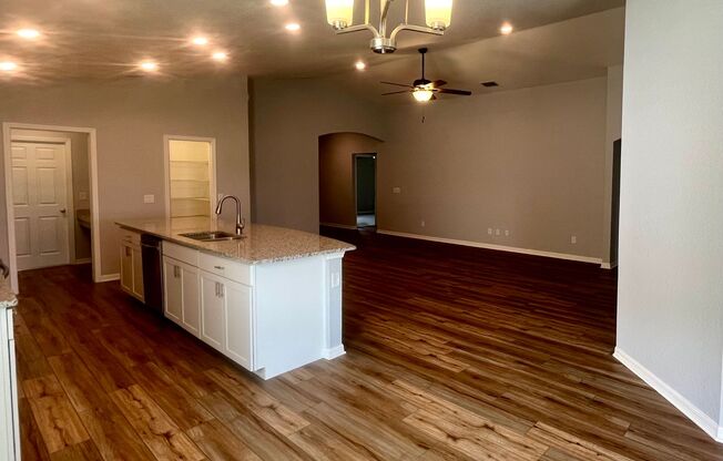 Beautiful 4-Bedroom Home in Saint Cloud – Apply by August 15th & Get $500 Off First Month’s Rent!