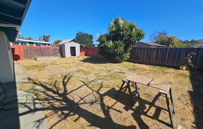 Cozy 3 Bedroom House Located In The Heart Of Hayward