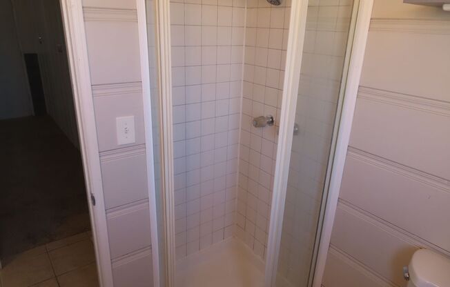 Studio, 1 bath, 400 sqft, $1,640, Unit 5