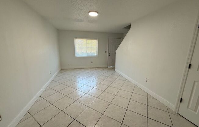 2/1.5 Winter Springs Townhome with screened patio