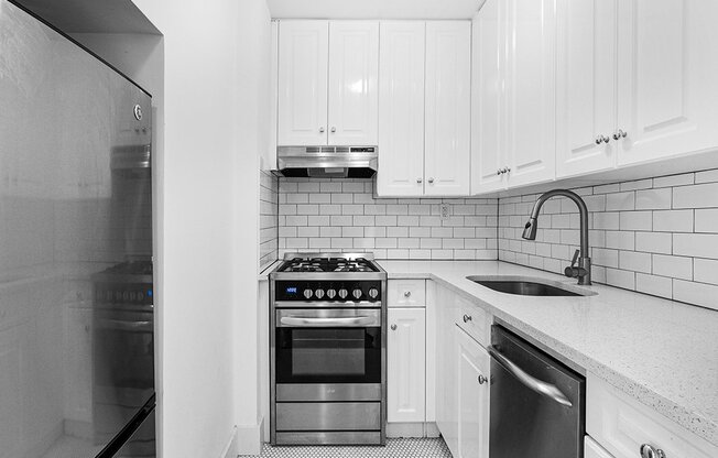 1 bed, 1 bath, $4,900, Unit 5D