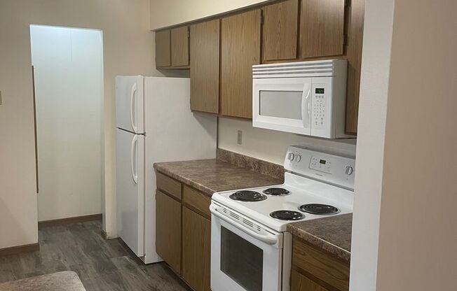 3 beds, 1 bath, 1,040 sqft, $1,800, Unit 3156-105