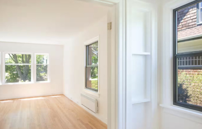 2114 7 AVE W