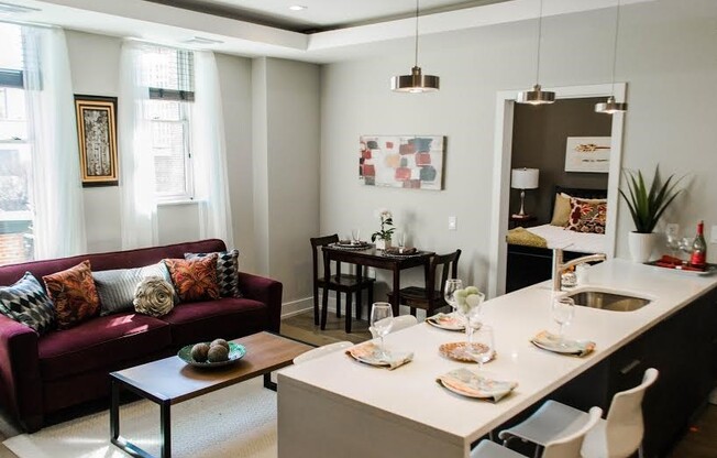 2 beds, 2 baths, 700 sqft, $2,400, Unit 401