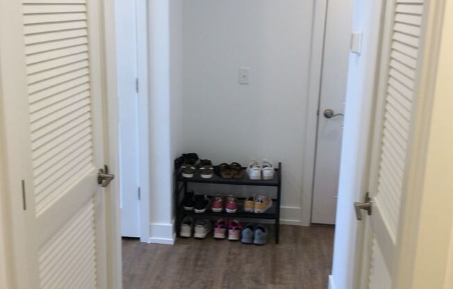 Studio, 1 bath, 575 sqft, $1,425, Unit Unit 407