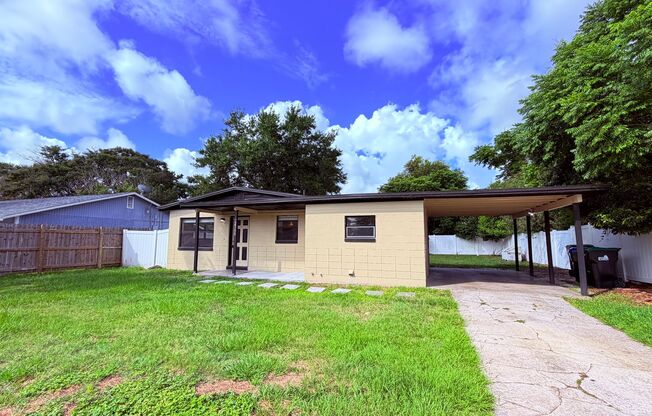 STUNNING 3 Bedroom, 1 Bathroom Home in Orlando!! Only minutes from UCF!!