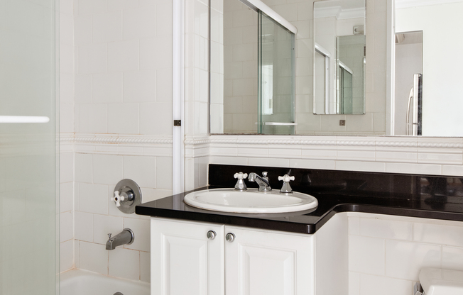 Studio, 1 bath, $3,400, Unit 20C