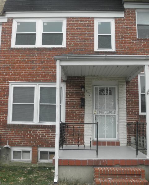 942 Elton Ave/ Charming 3 bedroom 1.5 bath townhouse