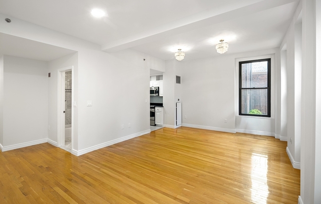 2 beds, 2 baths, 1,027 sqft, $5,200, Unit 201