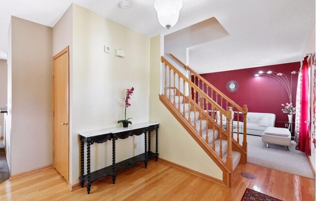 2142 GROVELAND WAY