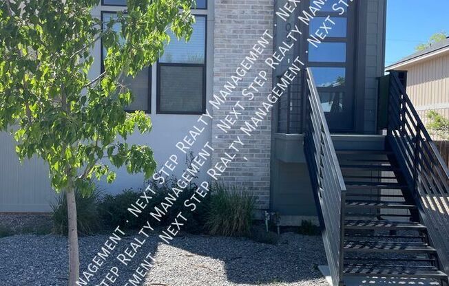 1705 S DIVISION AVE