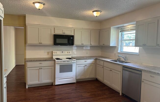 This duplex offers 3 spacious bedrooms, 2.5 bathrooms, and a 2-car garage.