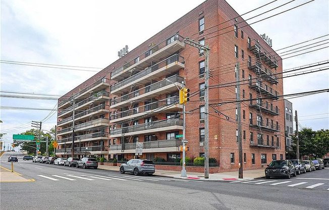 2121 SHR PKWY
