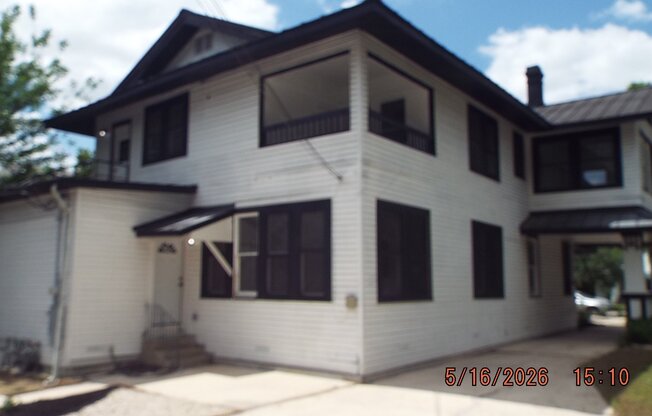 940 W MULBERRY
