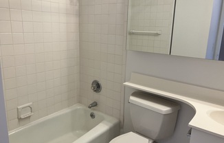 1 bed, 1 bath, $4,995, Unit 17G