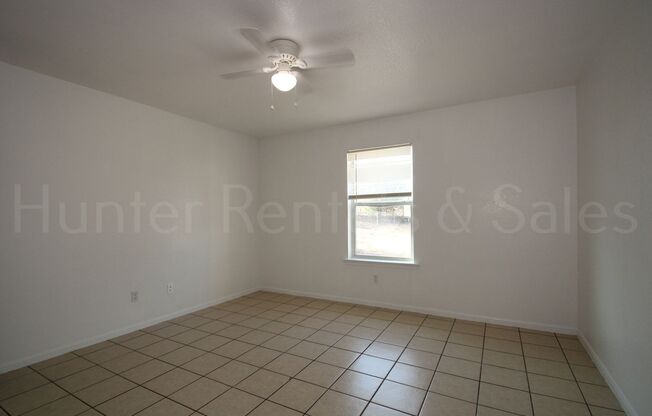 2 beds, 1 bath, $975, Unit Unit A