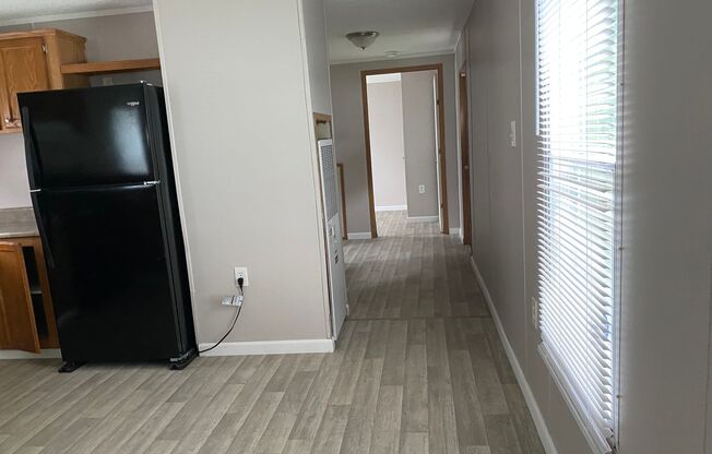 3 beds, 1 bath, $900, Unit 97