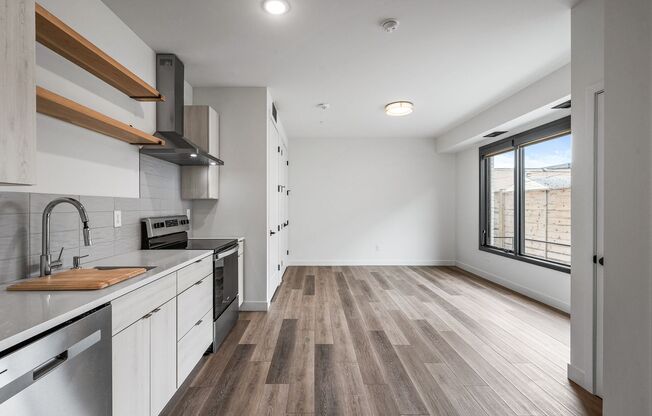 Studio, 1 bath, 400 sqft, $1,225, Unit 102