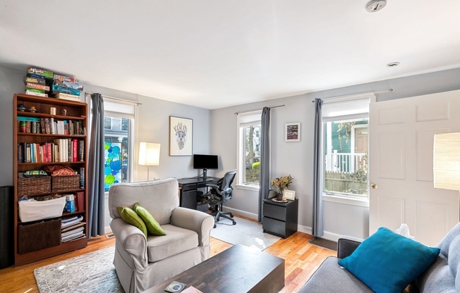 7 COTTAGE ST