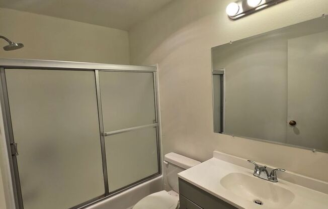 2 beds, 2 baths, $2,800, Unit B