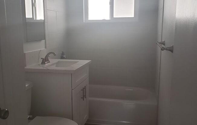 1 bed, 1 bath, 365 sqft, $2,000, Unit 1631 02