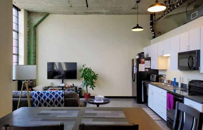 2 beds, 1 bath, 960 sqft, $1,450, Unit 212