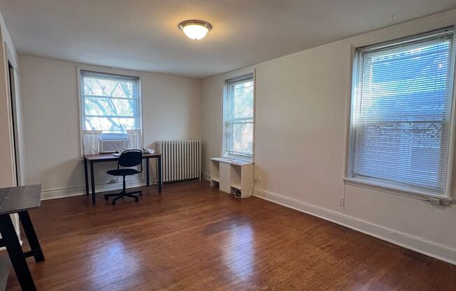 2211-13-15 Spruce Street