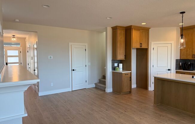 Beautiful Ridgefield Home with Modern Finishes, Spacious Layout, Attached Garage, and Convenient Access to Shopping, Parks & I-5