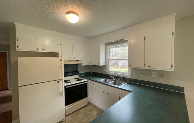 3 beds, 1 bath, $1,295