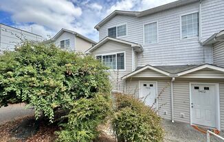 New Price! Lovely 3 bed Townhome near desirable Greenlake! Available Now!