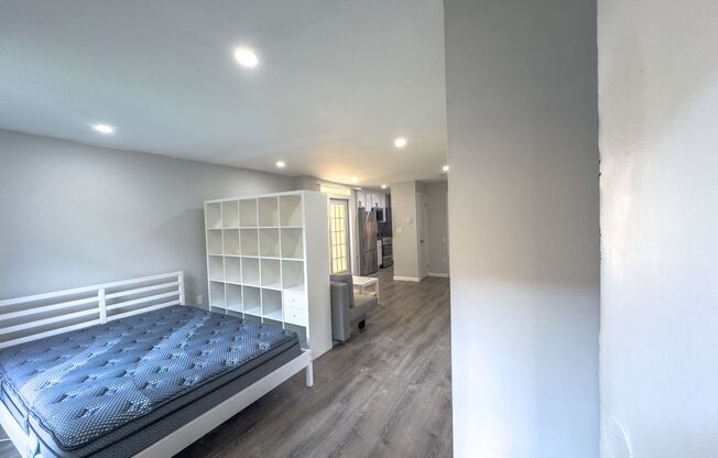 Studio, 1 bath, 425 sqft, $1,795