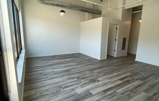Studio, 1 bath, 575 sqft, $1,650, Unit 409