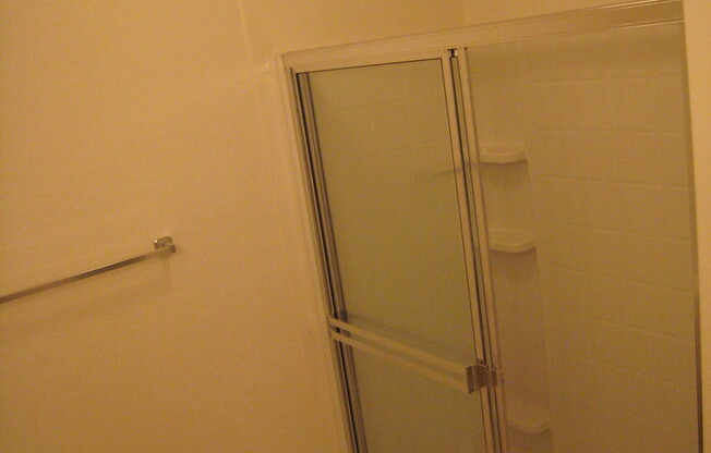 3 beds, 2 baths, $1,600, Unit UNIT 2027