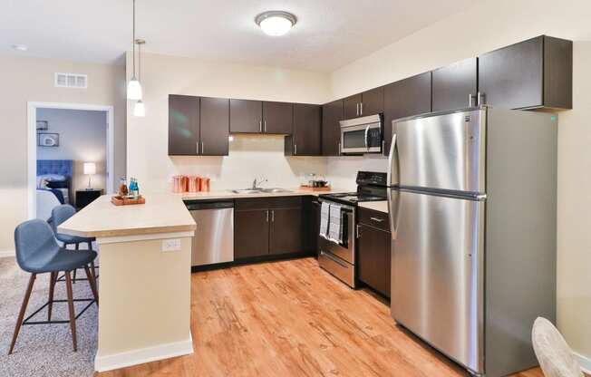 the preserve at ballantyne commons apartment kitchen and dining area