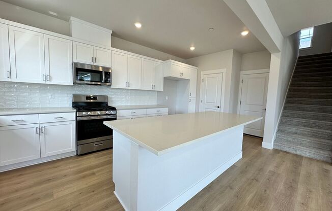 Brand New 5 Bedroom Home in Bull Mountain Neighborhood!
