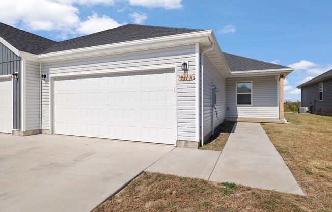 Newly built 3 bedroom duplex- Aurora, MO