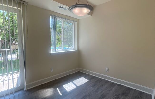 2 beds, 2 baths, 1,000 sqft, $1,975, Unit 14225 #102