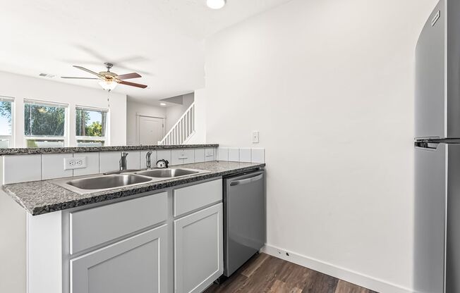 2 beds, 2 baths, 880 sqft, $1,599, Unit 660-102