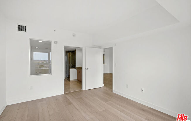 1 bed, 1.5 baths, 997 sqft, $4,450, Unit 610